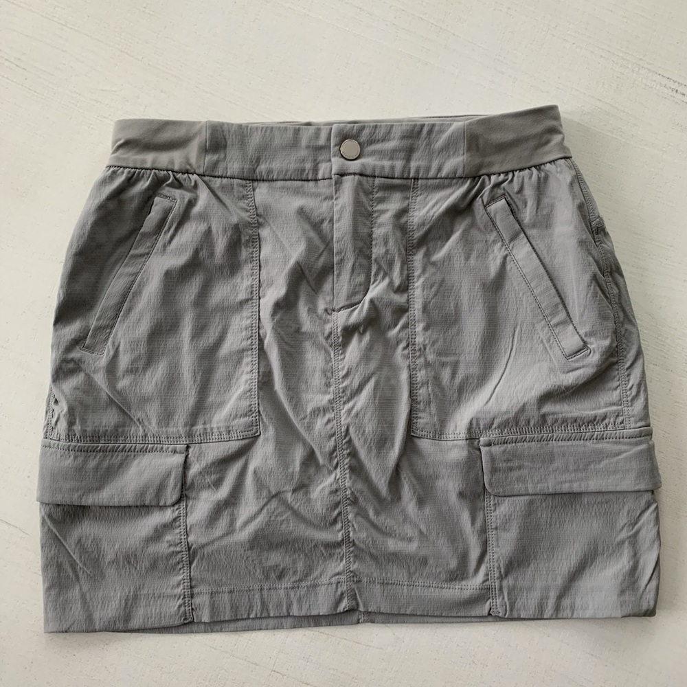 Athleta Trekkie Skort Size 8 stone
